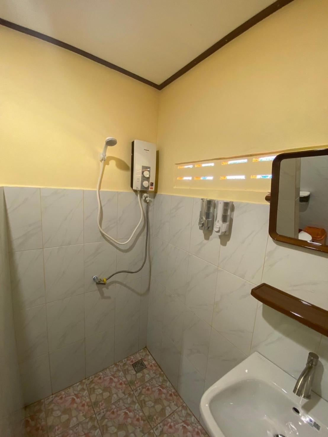Baan Panseng Bungalow Ko Kut Exterior photo
