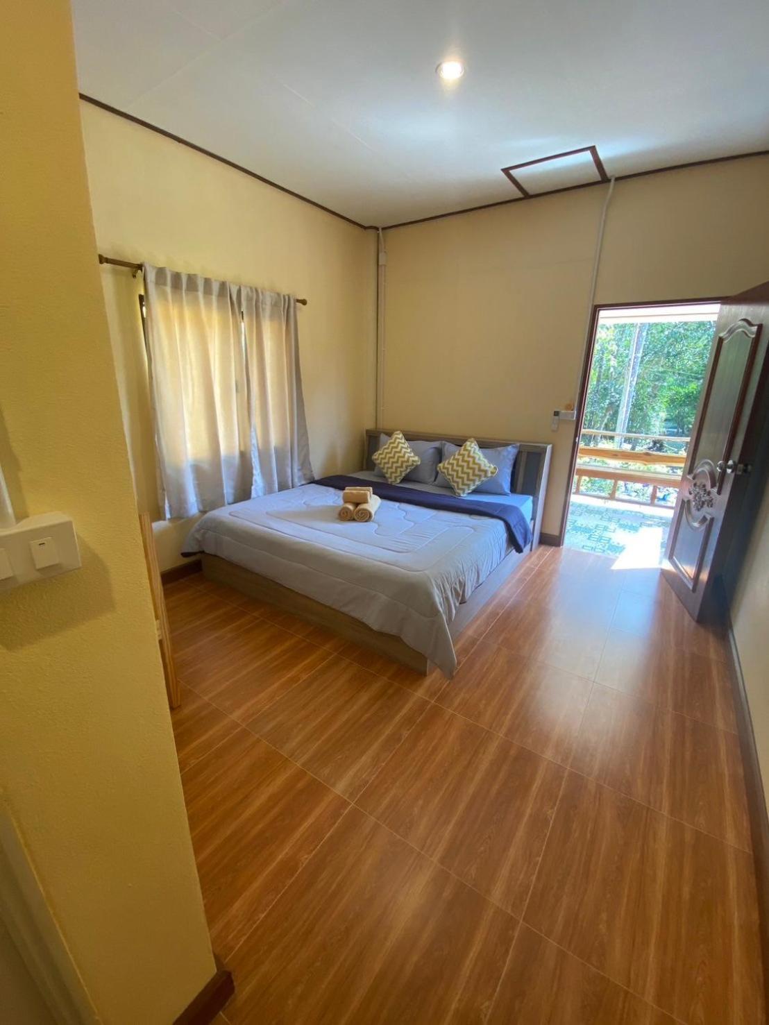 Baan Panseng Bungalow Ko Kut Exterior photo